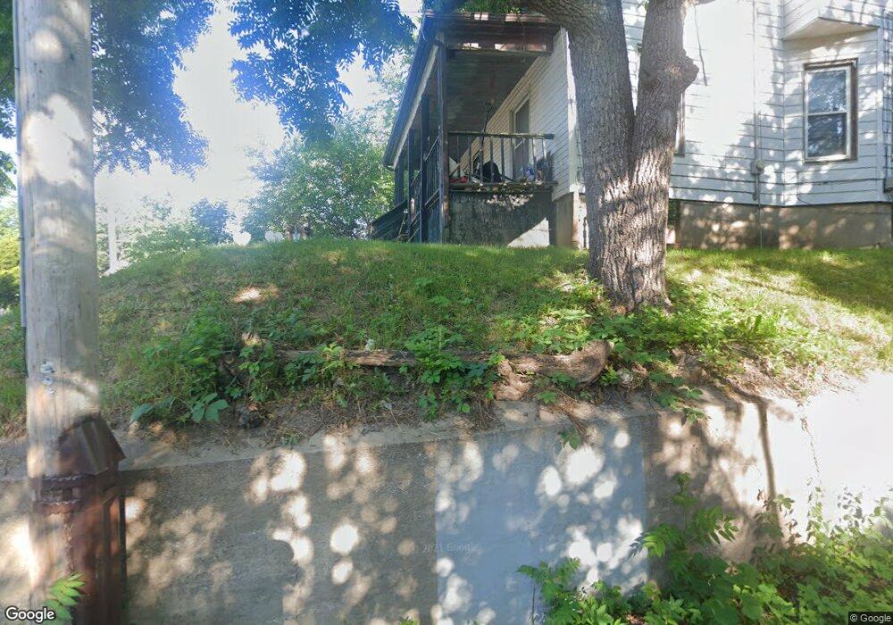 718 W 11th St, Davenport, IA 52804 - photo 1