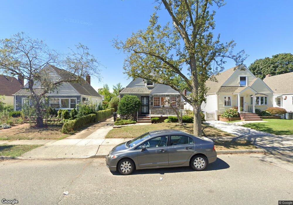 8120 267th St, Glen Oaks, NY 11004 - photo 1