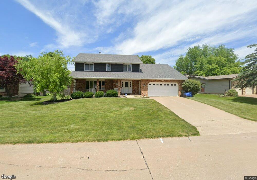 1808 Westminster Cir, Davenport, IA 52807 - photo 1