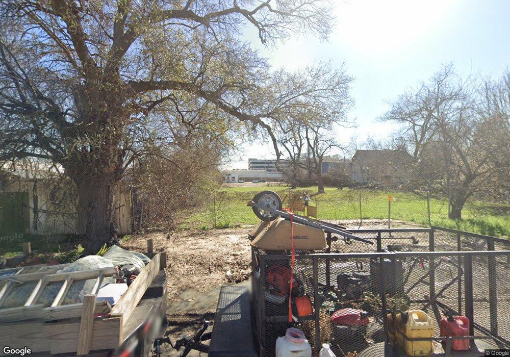 710 W 28th St, Houston, TX 77008 - photo 1