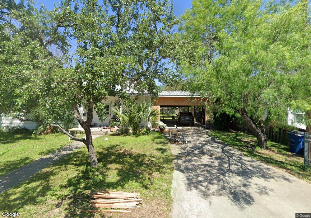 901 E Hefferman St, Beeville, TX 78102 - photo 1