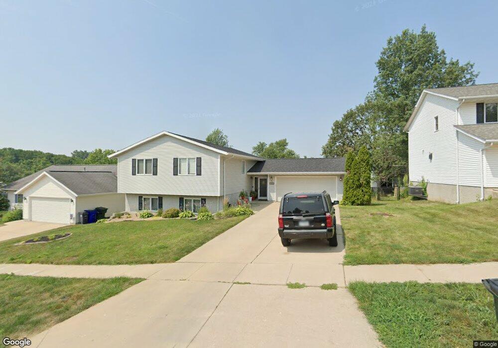 1624 Hamer Dr NW, Cedar Rapids, IA 52405 - photo 1