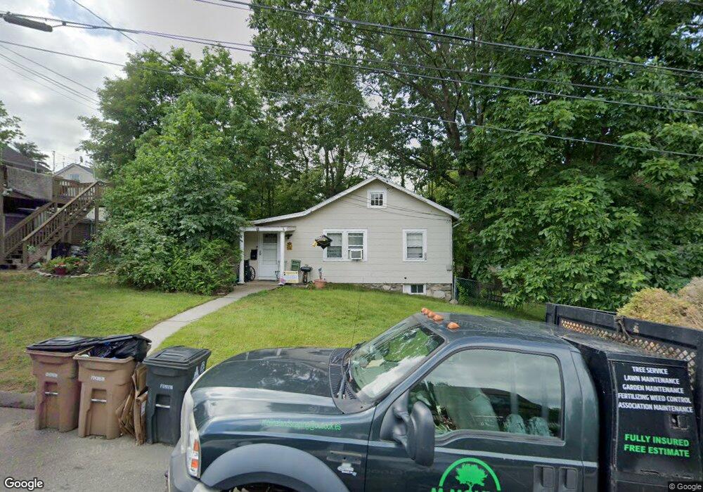 8 Maplewood Place, Stamford, CT 06905 - photo 1