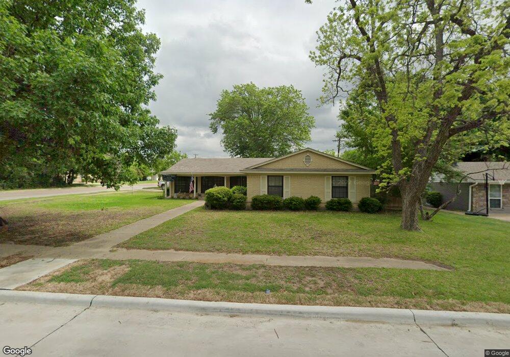 2512 Woodlawn Dr, Ennis, TX 75119 - photo 1