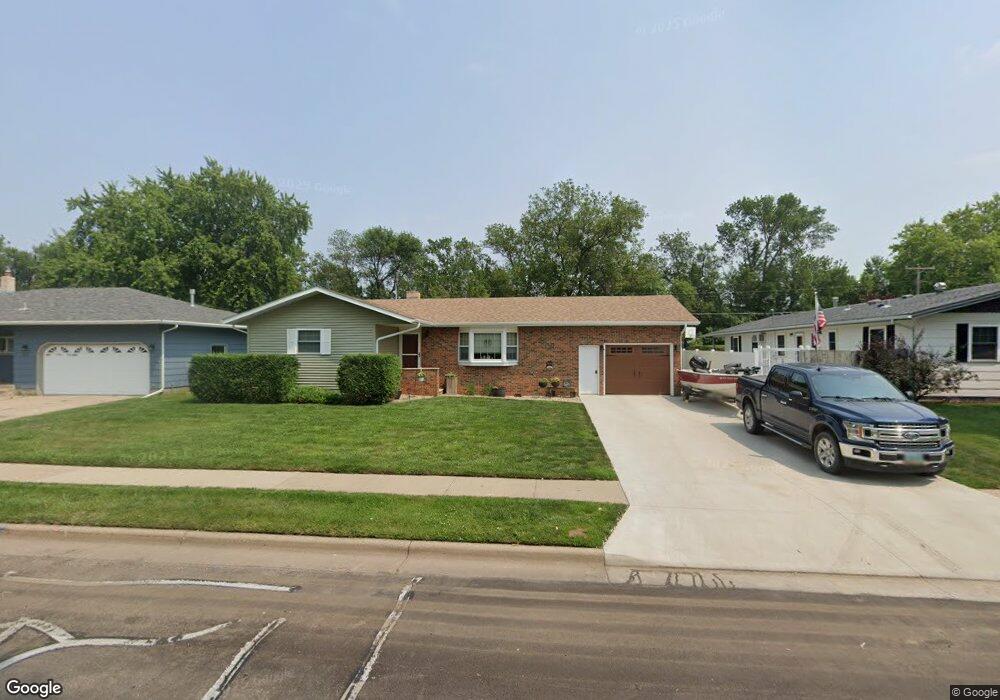 1006 Thomas Ave, Jamestown, ND 58401 - photo 1