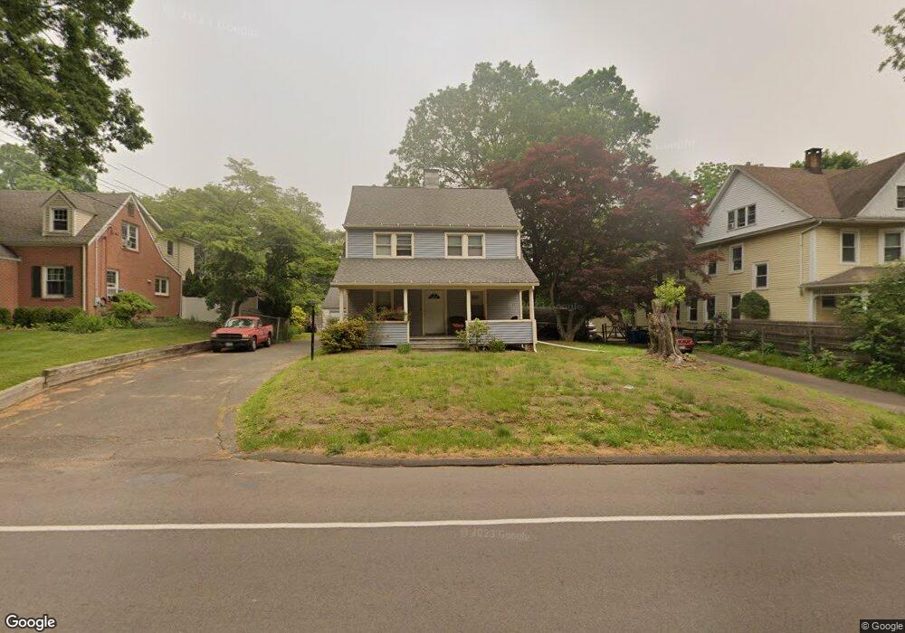 1924 Stratfield Rd, Fairfield, CT 06825 - photo 1