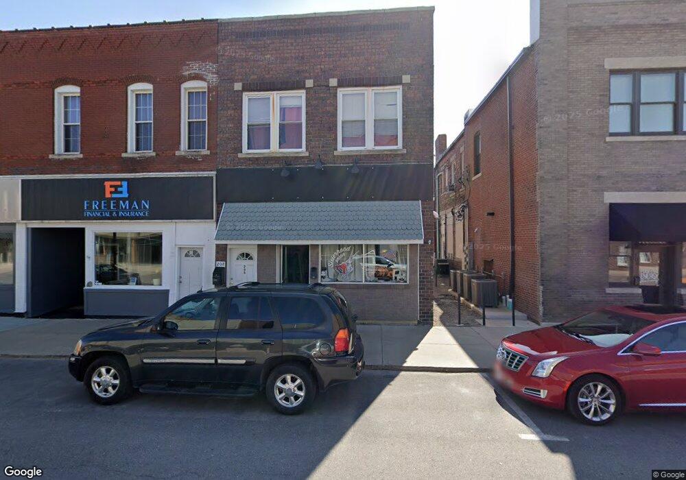 208 N 4th St, Moberly, MO 65270 - photo 1