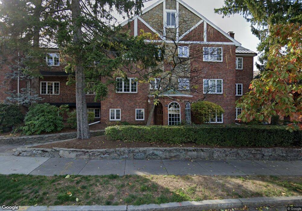 543 Centre St unit 5,543, Newton, MA 02458 - photo 1