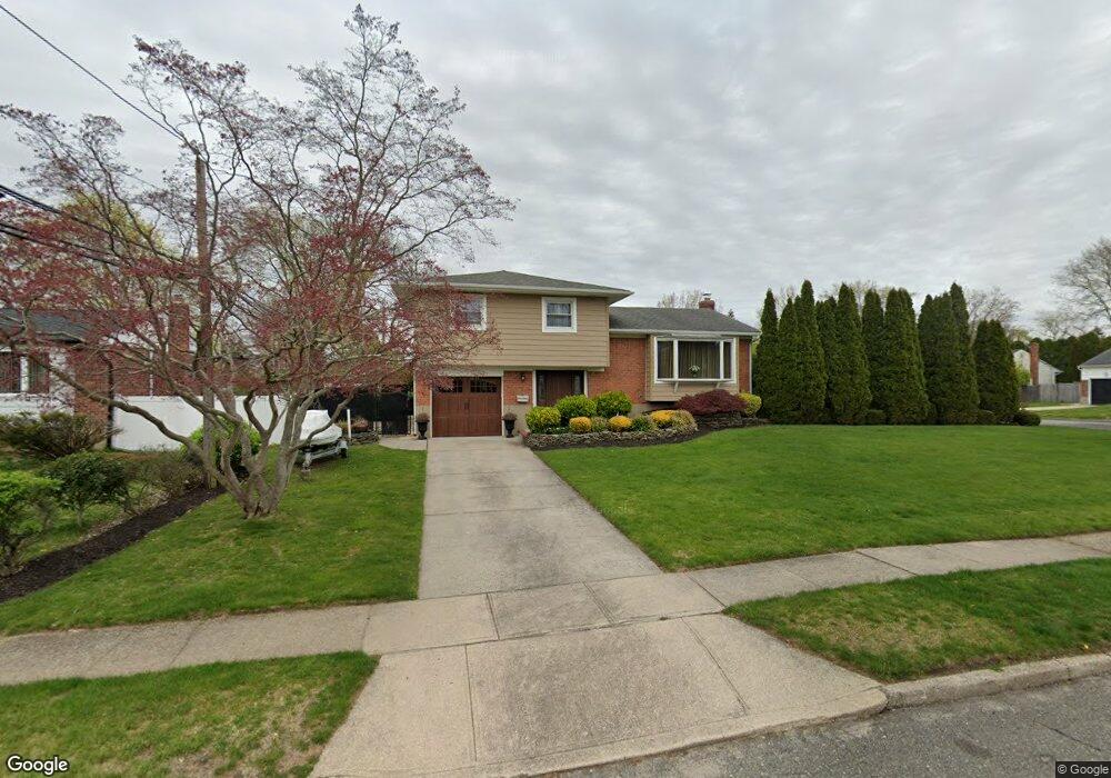 5 Barley Place, ComMacK, NY 11725 - photo 1