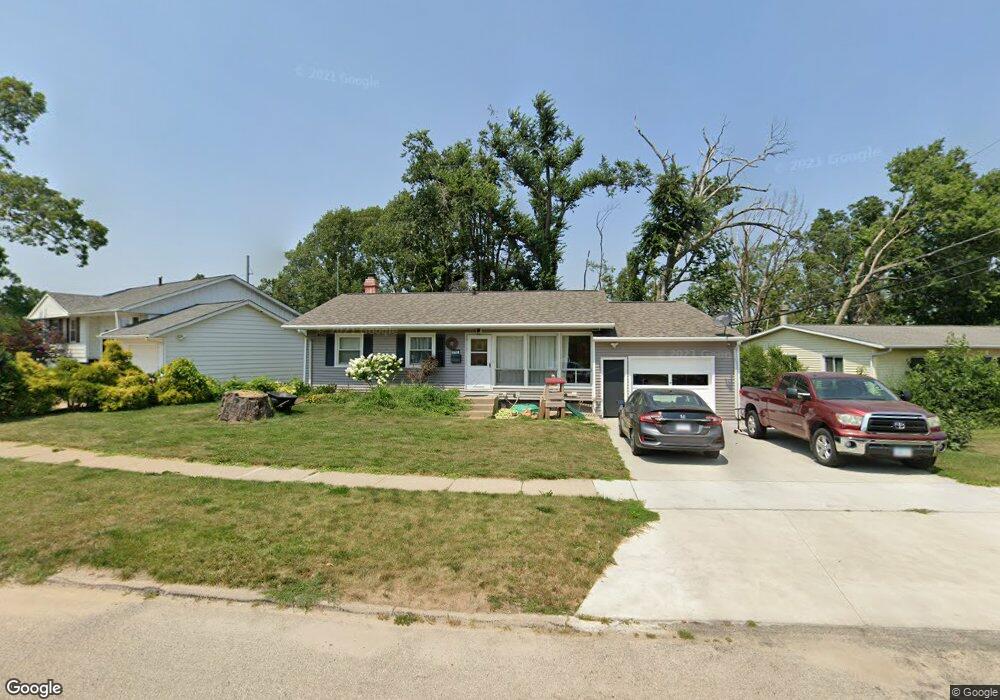 1710 Apache Trail NW, Cedar Rapids, IA 52405 - photo 1