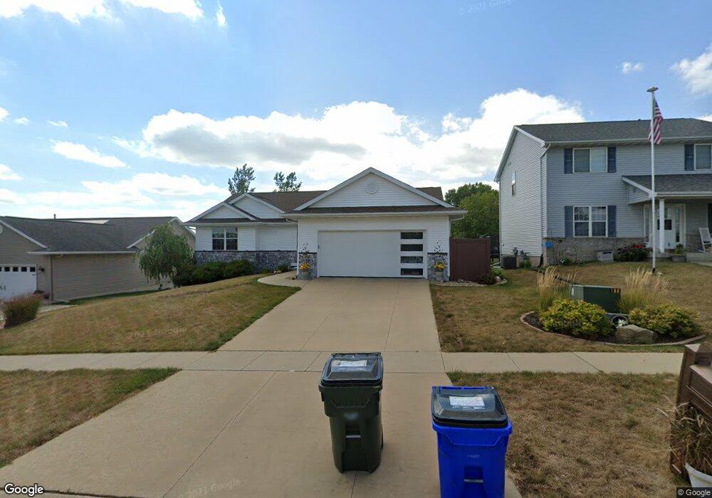 3306 Prairie Creek Rd SW, Cedar Rapids, IA 52404 - photo 1