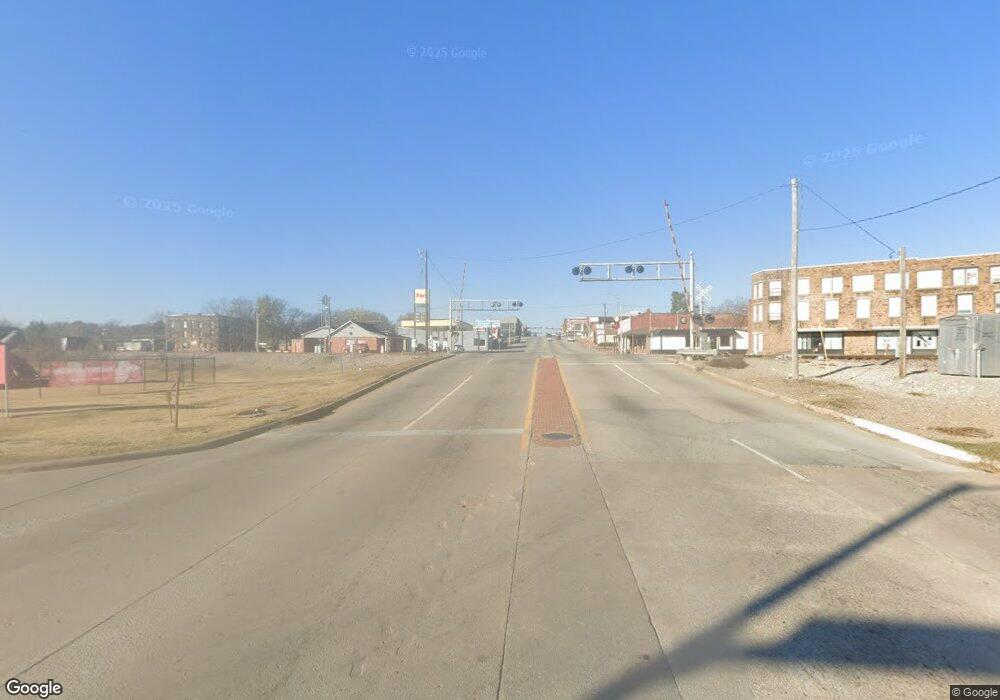 301 E Robertson Ave, Henryetta, OK 74437 - photo 1