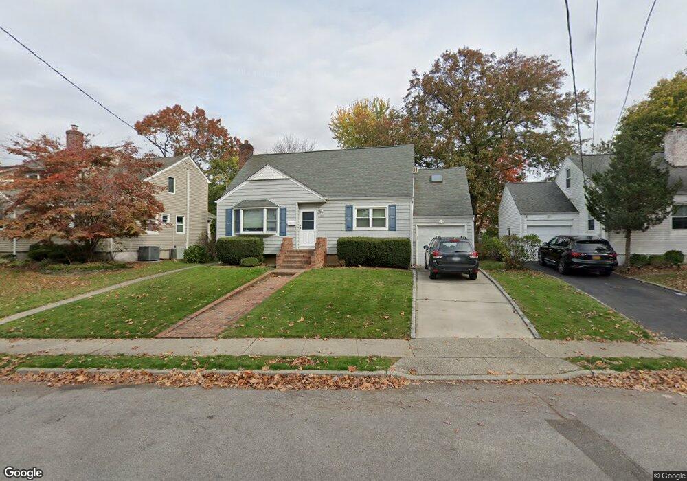 20 Stevenson Rd, Hewlett, NY 11557 - photo 1