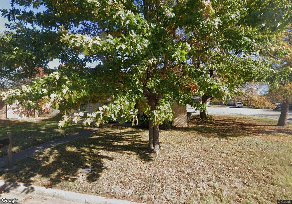 528 Holly Hill Dr, Hurst, TX 76053 - photo 1