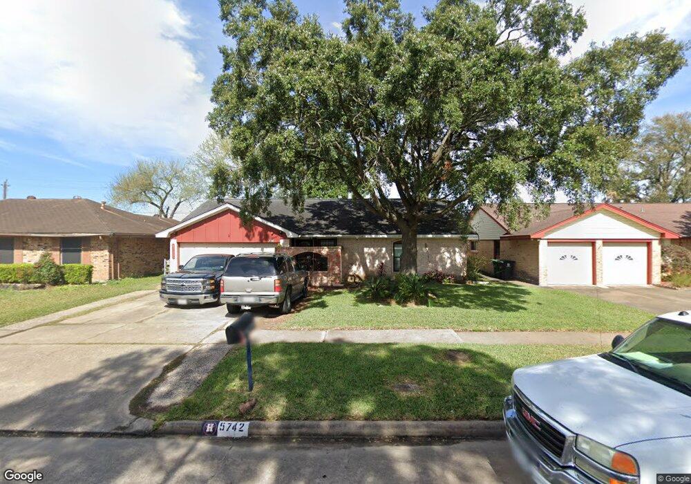 5742 Hoover St, Houston, TX 77092 - photo 1