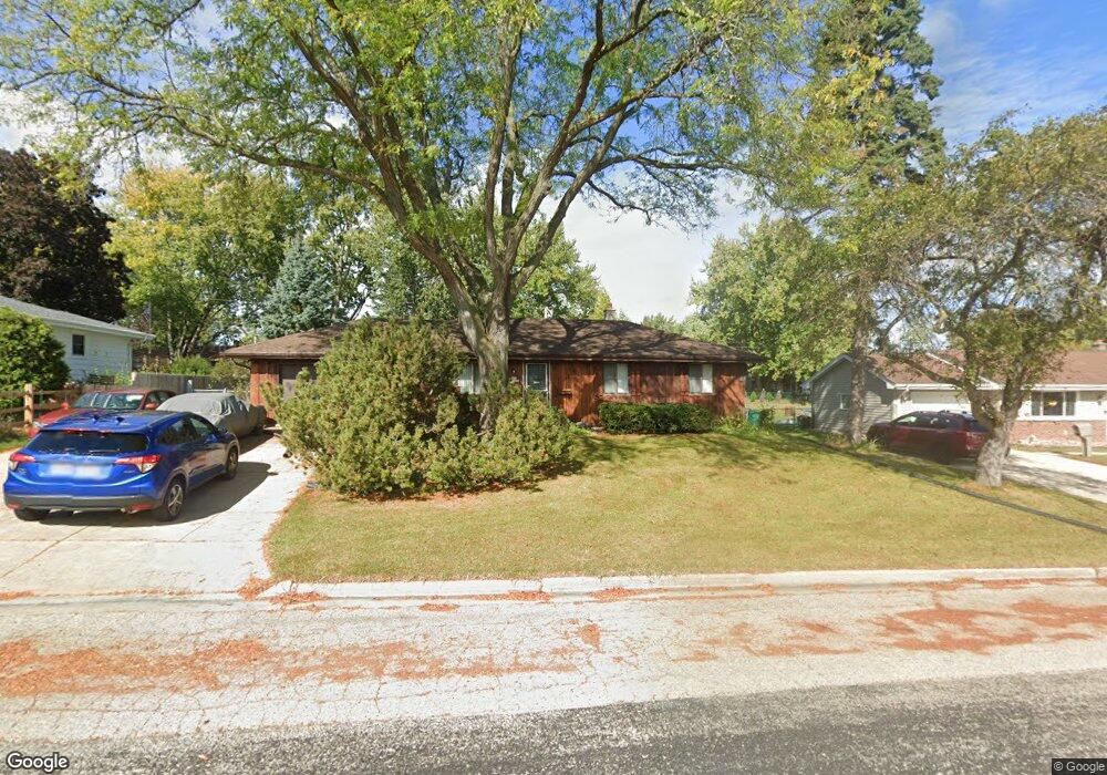 N93W17270 Devonwood Rd, Menomonee Falls, WI 53051 - photo 1