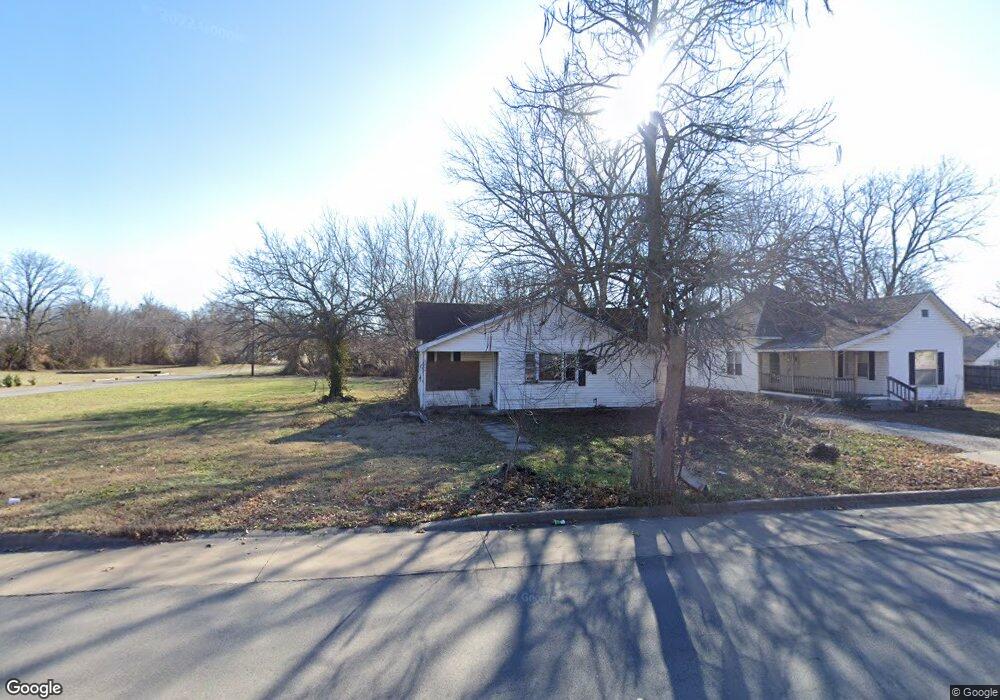 2004 Appleton Ave, Parsons, KS 67357 - photo 1