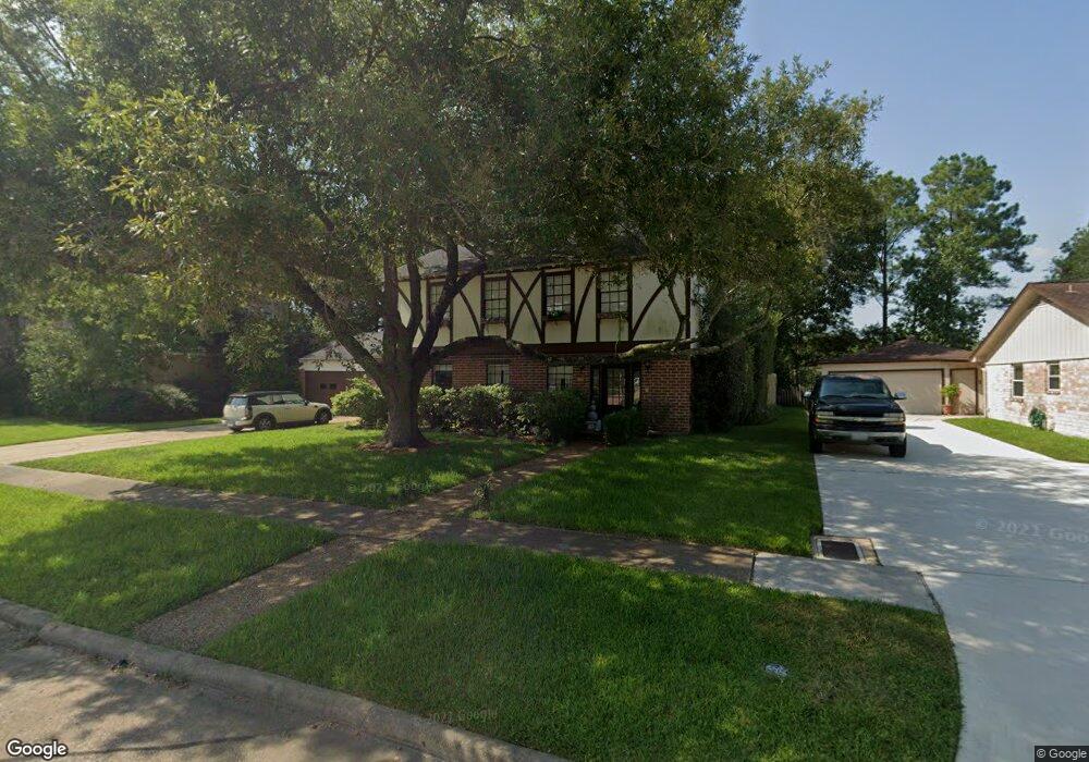 302 W Castle Harbour Dr, Friendswood, TX 77546 - photo 1