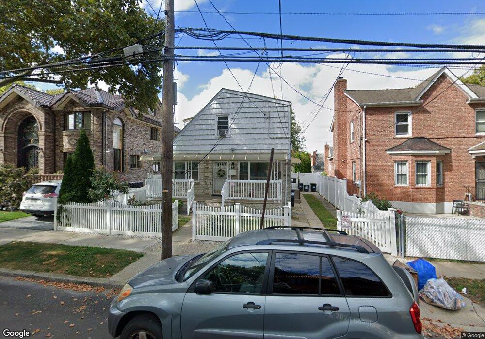 73-10 160 St unit 2nd FL, Flushing, NY 11366 - photo 1