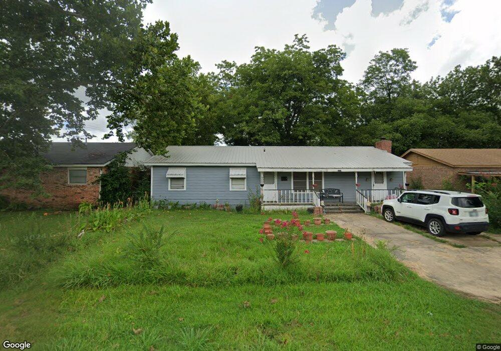 708 N 4th St, Hugo, OK 74743 - photo 1
