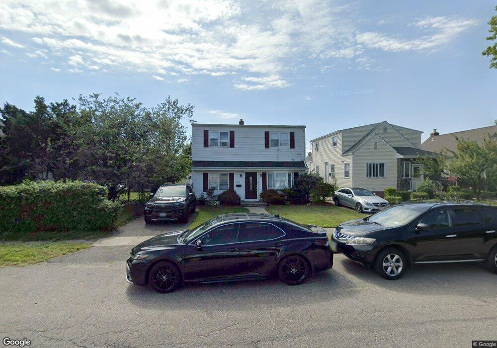 129 Venetian Blvd, Lindenhurst, NY 11757 - photo 1