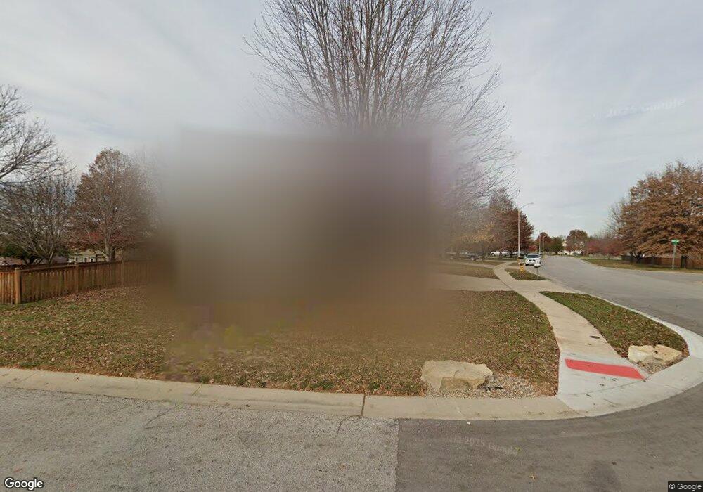 5326 Lakecrest Dr, Shawnee, KS 66218 - photo 1