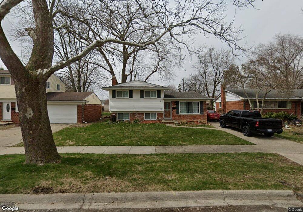 1131 Langley Blvd, Clawson, MI 48017 - photo 1