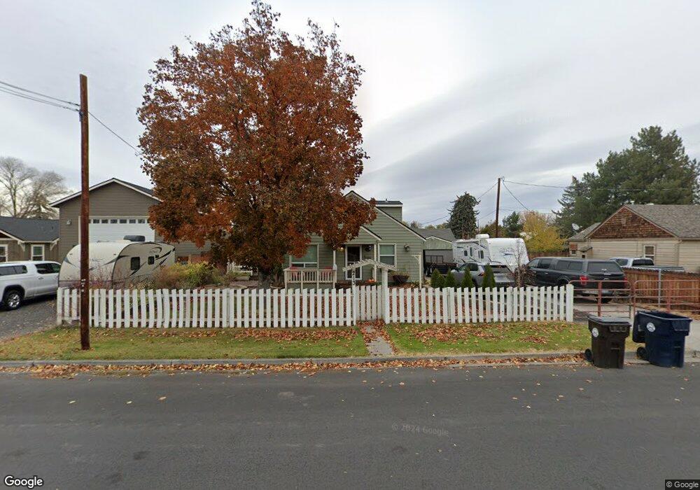 213 NW Cedar Ave, Redmond, OR 97756 - photo 1