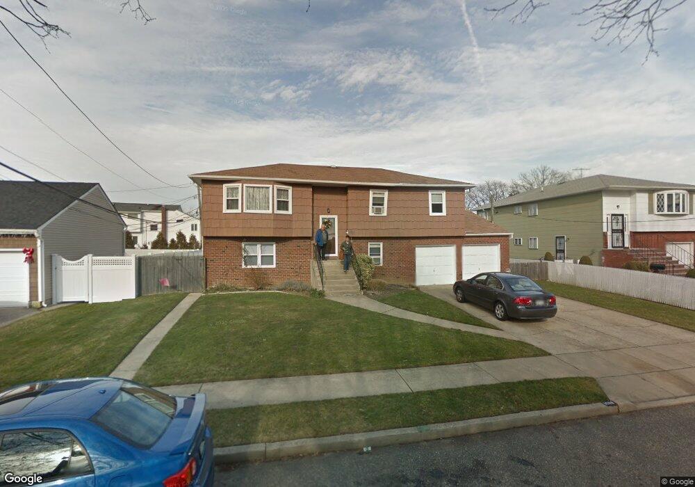 3589 Roanoke St, Seaford, NY 11783 - photo 1