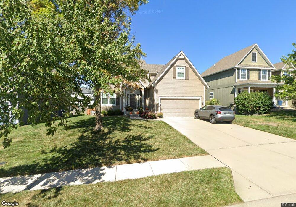 324 Alder Dr, Raymore, MO 64083 - photo 1