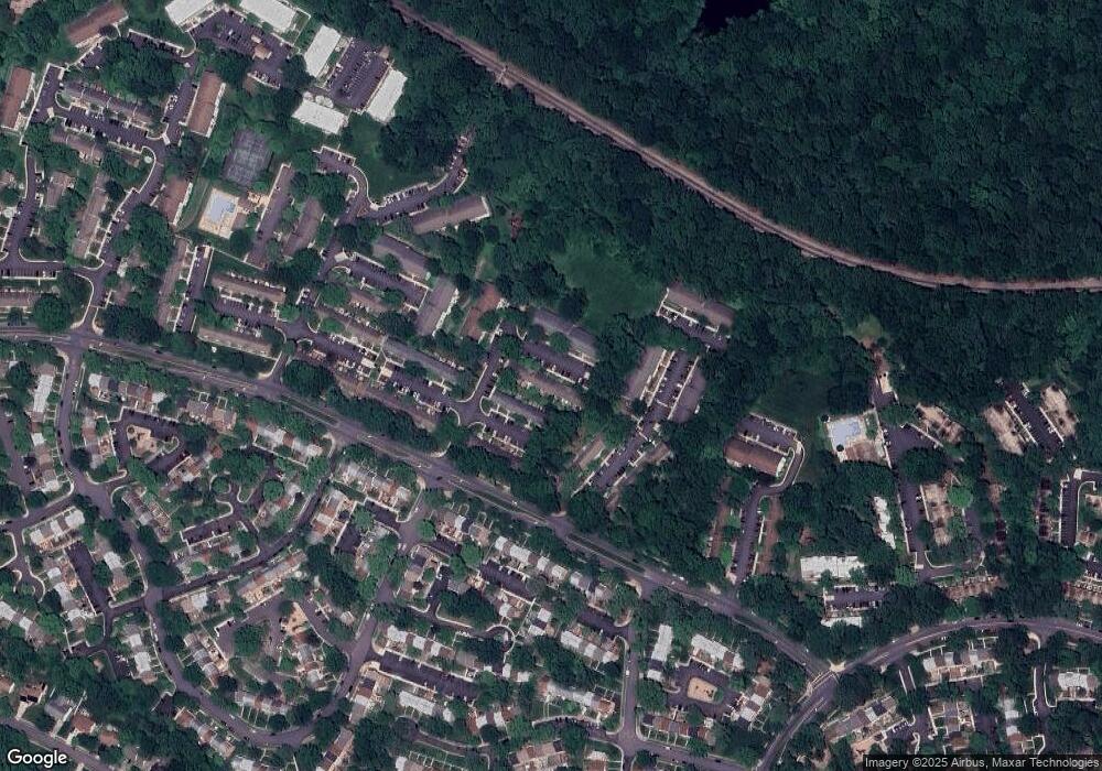 8325 Kingsgate Rd unit 521, Springfield, VA 22152 - photo 1