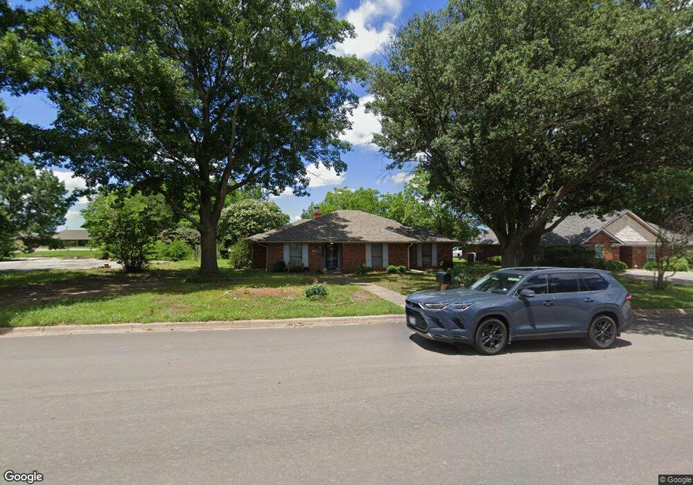 1120 W Russell Ave, Bonham, TX 75418 - photo 1