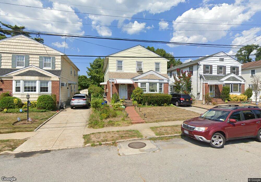 67 W Fenimore St, Valley Stream, NY 11580 - photo 1