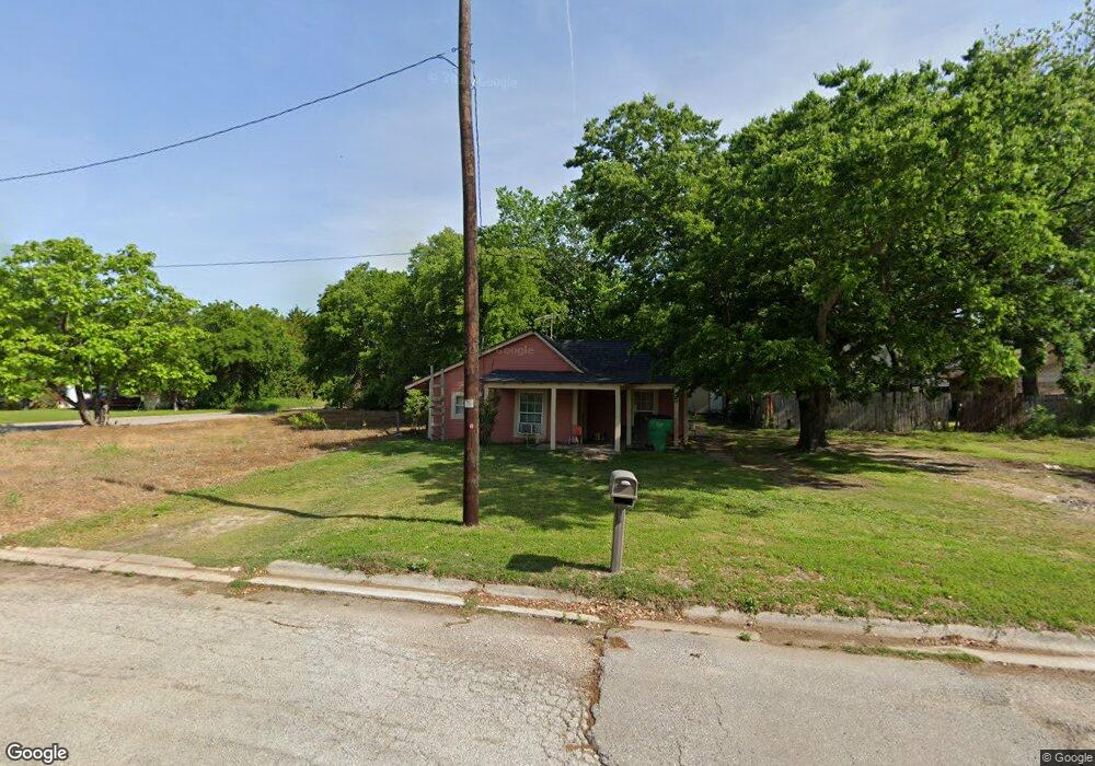 811 Broadus St, Gainesville, TX 76240 - photo 1