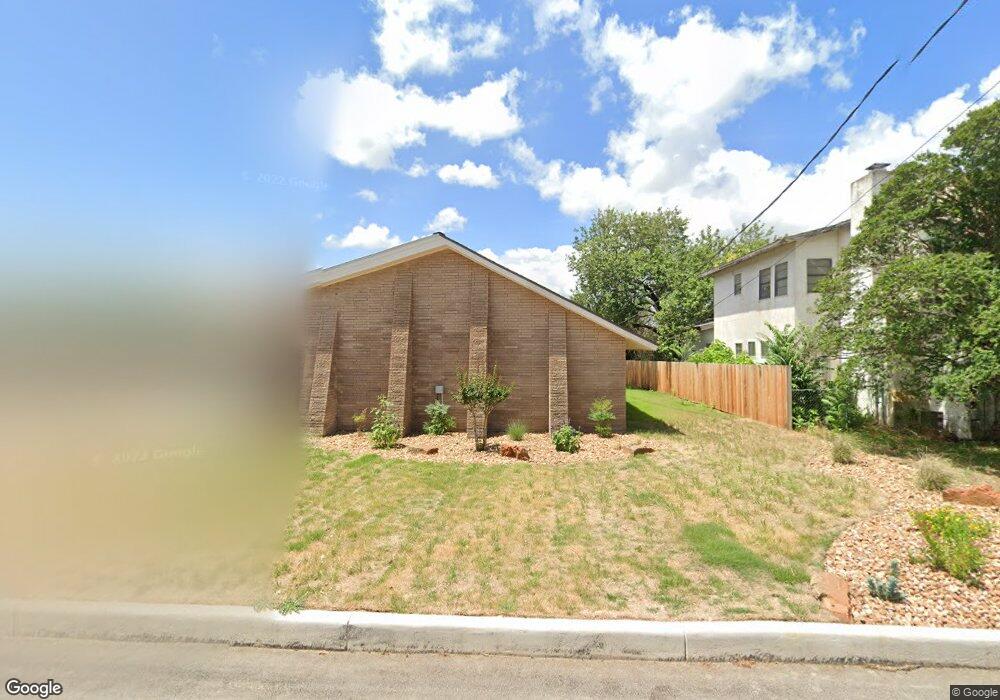 405 W Burbank St, Fredericksburg, TX 78624 - photo 1