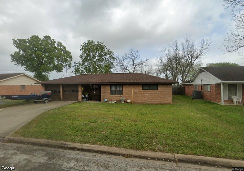 3921 Crescent Dr, Bay City, TX 77414 - photo 1