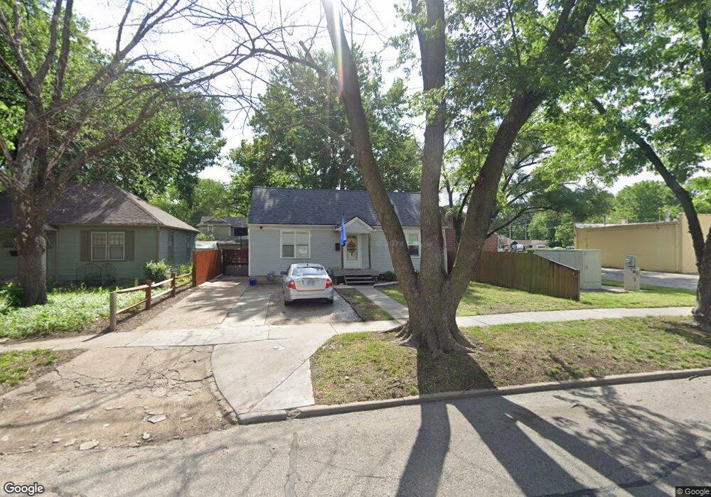 1620 SW Medford Ave, Topeka, KS 66604 - photo 1