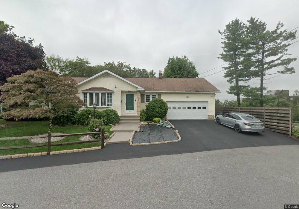 970 E Chestnut St, Hazleton, PA 18201 - photo 1