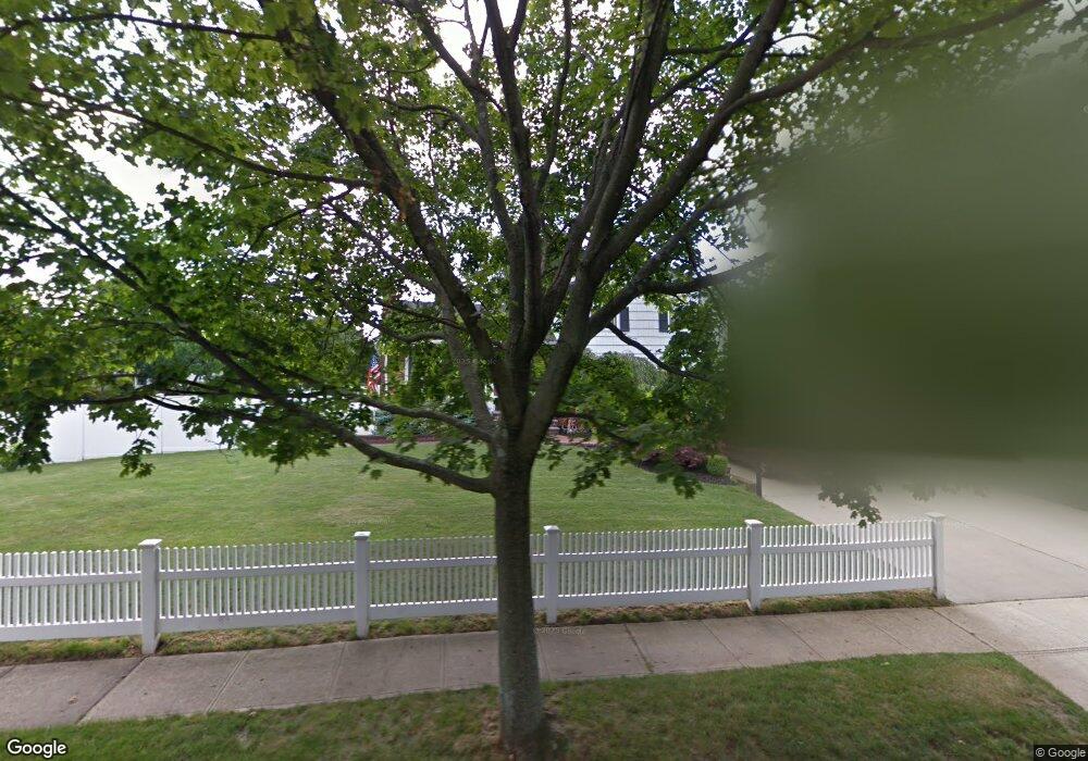 20 Parkview Dr, ComMacK, NY 11725 - photo 1