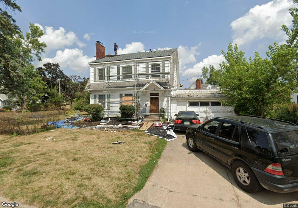 2504 Meadowbrook Dr SE, Cedar Rapids, IA 52403 - photo 1