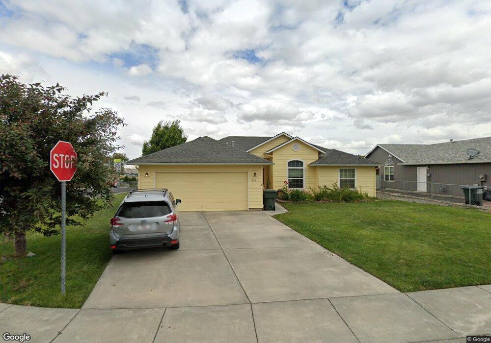 221 SW Quinney Place, Pendleton, OR 97801 - photo 1