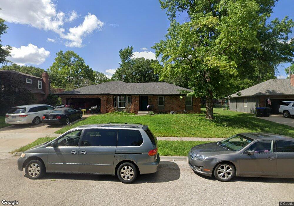 1916 SW 33rd St, Topeka, KS 66611 - photo 1
