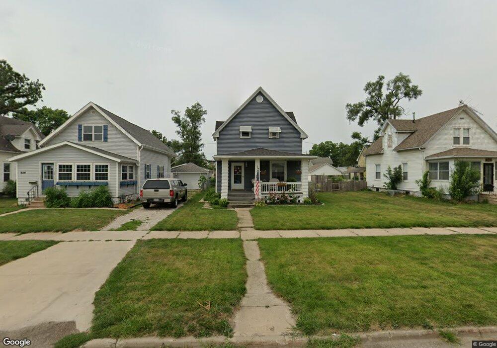 820 9th St SW, Cedar Rapids, IA 52404 - photo 1
