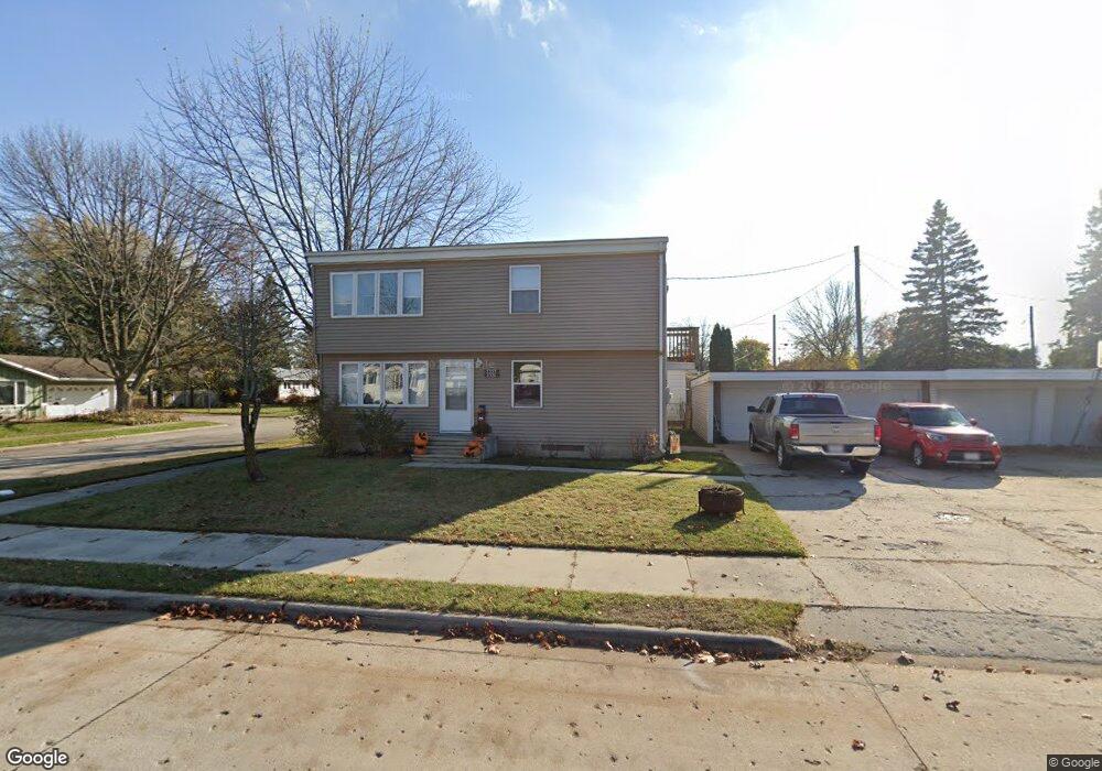 2331 37th St unit 2333, Two Rivers, WI 54241 - photo 1