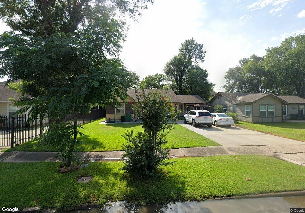 3114 Roe Dr, Houston, TX 77087 - photo 1