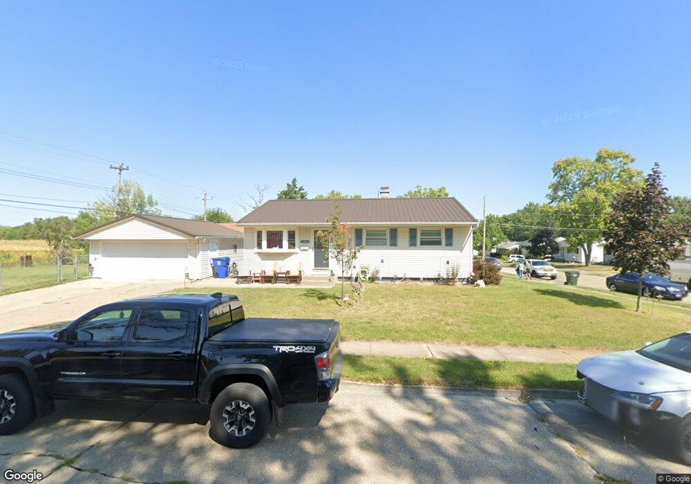 2406 W 29th St, Davenport, IA 52804 - photo 1