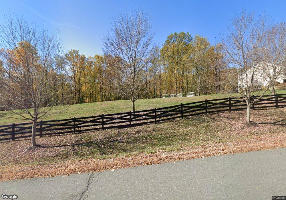 35517 Broken Arrow Rd, Round Hill, VA 20141 - photo 1