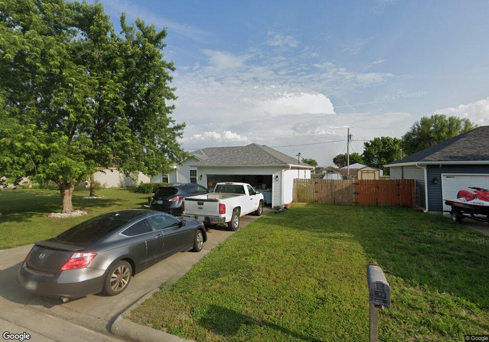 828 W Pearl St, Bolivar, MO 65613 - photo 1