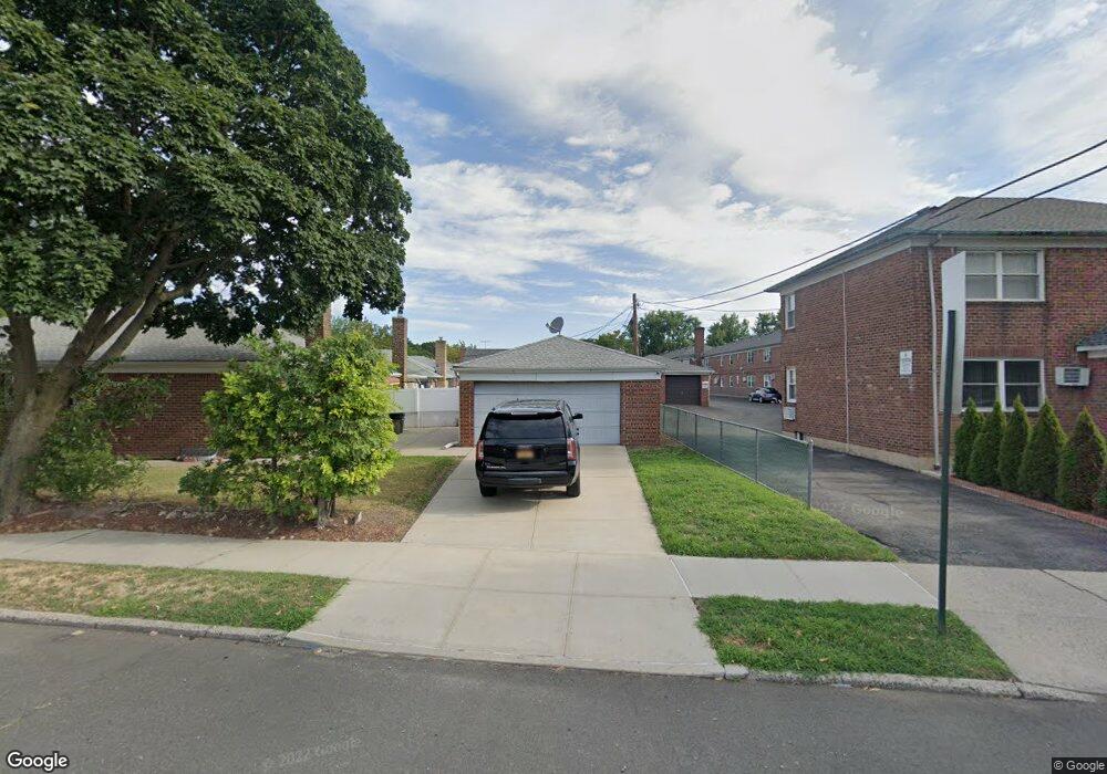 5639 175th St, Fresh Meadows, NY 11365 - photo 1