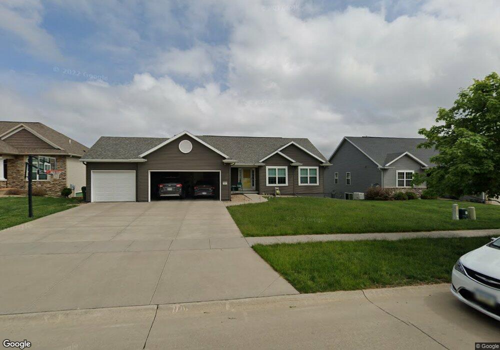 2112 Hallbrook St SW, Cedar Rapids, IA 52404 - photo 1